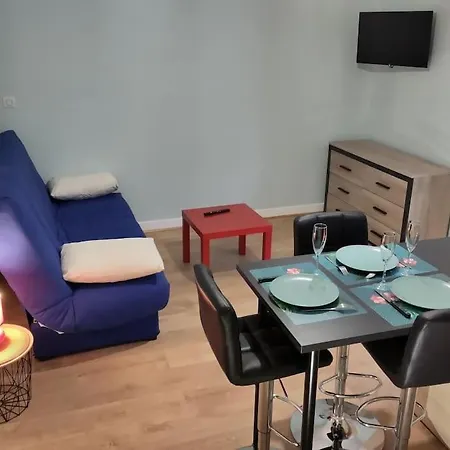 Refait à Neuf Pour 3 Personnes Avec Wi-fi Apartamento